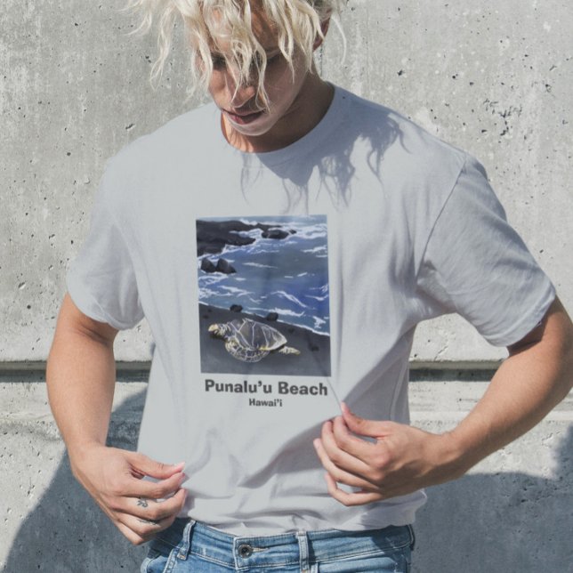 Hawaii Havssköldpadda på Svart Sand Strand T-Shirt (Skapare uppladdad)