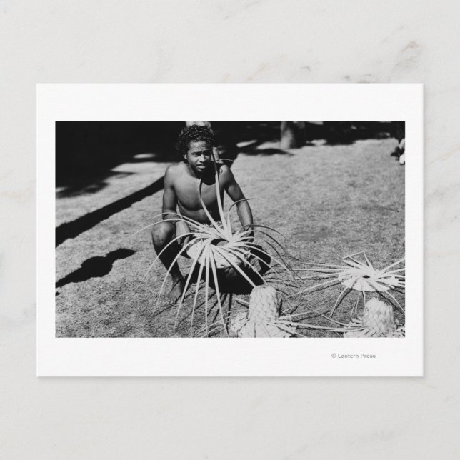 Hawaii - Man Skapar Coconut Hats-foto Vykort (Framsida)
