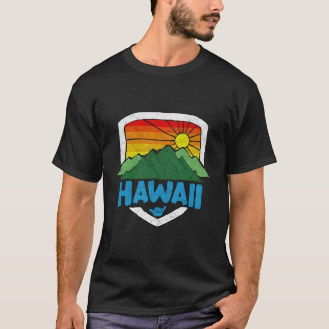 Hawaii Mountain och Rainbow Himlar Beach T Shirt (Framsida)