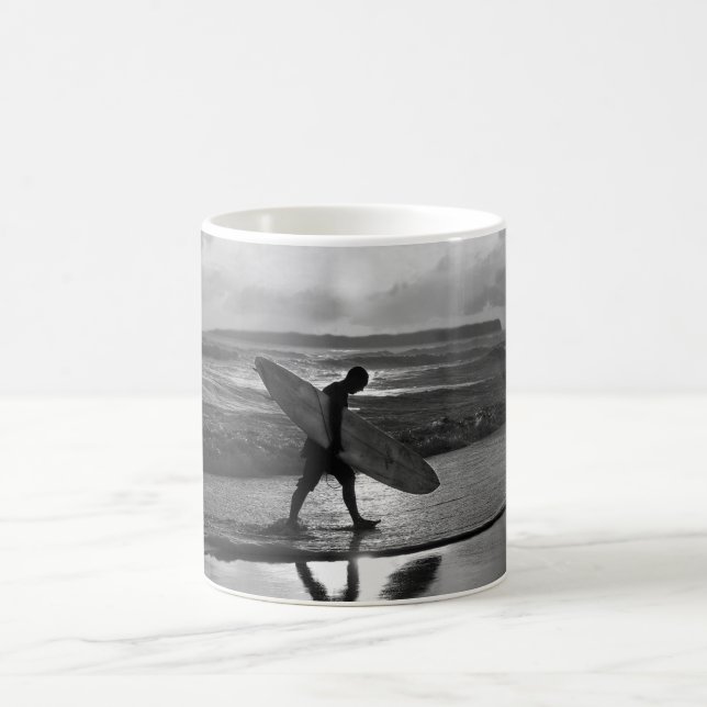 Hawaii Surfer Head Home, Black and White" Kaffemugg (Center)