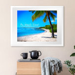 Hawaii Tropical Handflatan Träd Sand Photo on Beac Poster<br><div class="desc">"På strandtid." Spola tillbaka till minnen av lata, tropiska stranddagar när man tittar på hawaiissemestern poster om en ensam handflatan träd på en sandig, halvmånslig strand med tydlig turkos blå himmel och vatten. Underbar för vilket rum som helst i ditt hus! Du kan enkelt anpassa den här poster väggkonsten och...</div>