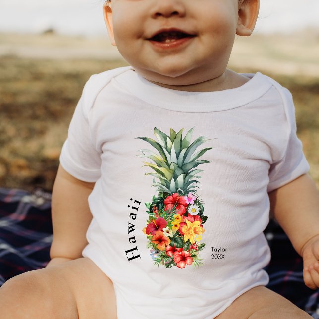 Hawaii Tropical Pineapple w/ Flowers, Family Namn T Shirt (Skapare uppladdad)