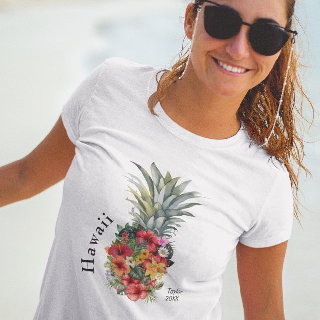 Hawaii Tropical Pineapple w/ Flowers, Family Namn T Shirt (Skapare uppladdad)