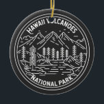 Hawaii Vulkaners National Park Vintage Monoline Julgransprydnad Keramik<br><div class="desc">Hawaii Vulkaners monolindesign. Parken ligger på Hawaii Island. De aktiva vulkanerna Kīlauea och Mauna Loa är centrala.</div>