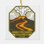 Hawaii Vulkaners nationalpark Kilauea Retro Julgransprydnad Keramik<br><div class="desc">Hawaii Vulkaners vektorteckningsdesign. Parken ligger på Hawaii Island. De aktiva vulkanerna Kīlauea och Mauna Loa är centrala.</div>
