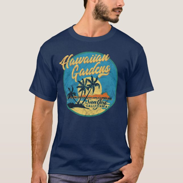 Hawaiian Gardens Tiki Pub T Shirt (Framsida)