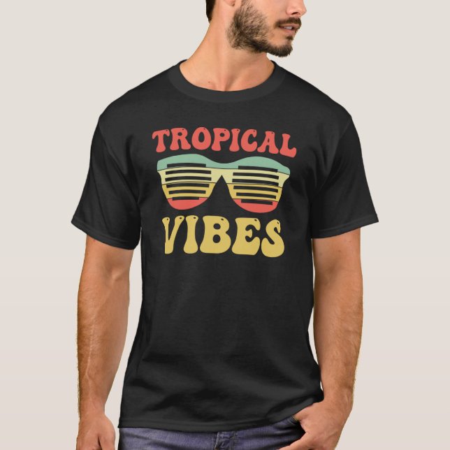 Hawaiian Hawaii Pineapple Tiki Tropical Vibes T Shirt (Framsida)