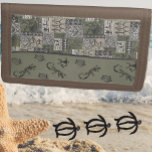 Hawaiian Petroglyph Wallet<br><div class="desc">De hawaiiska öarnas skönhet och belägenhet känner inga gränser. Det är ett ställe och en kultur som omges av miljoner människor i hela världen. Fyll ditt hem med Aloha! Min butik har flera hawaiiska mönster, bland annat contemporary Hawaiian quilt, traditionell tapa, Aloha-skjorta, temed-avtryck och vackra hawaiiska blommigtar. Leta efter hemmabruk...</div>