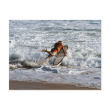Hawaiianska surfare dyker in