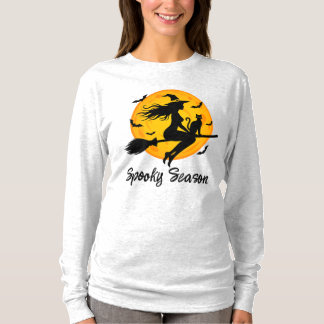 Häxa och svart katt flygande över fullmåne t shirt