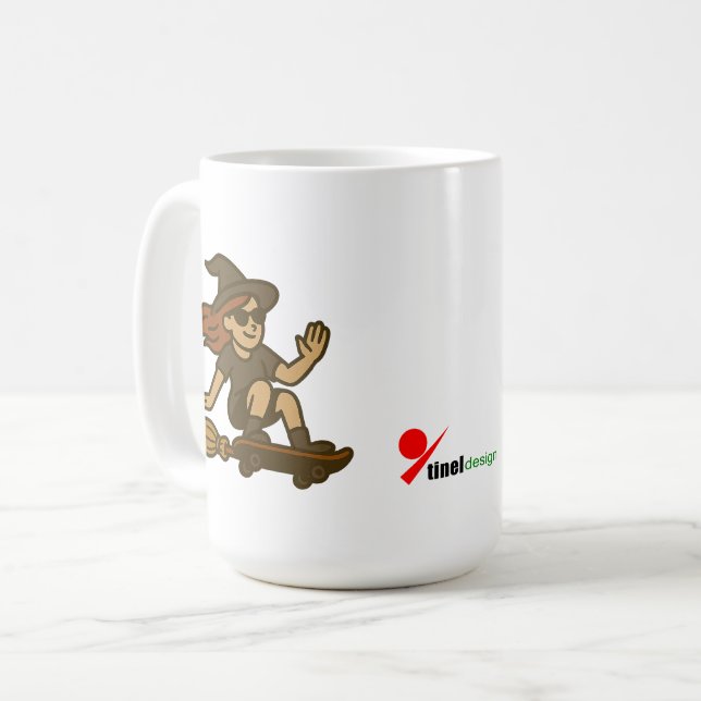 “Häxa på hjul – Kvastskate-stil Kaffemugg (Framsida vänster)