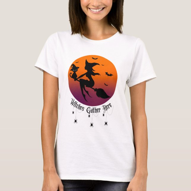 Häxor samlas här  Spindlar Halloween Solnedgång  T Shirt (Framsida)