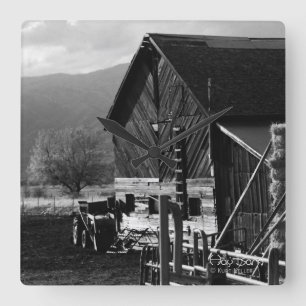 Hay Barn Fyrkantig Klocka