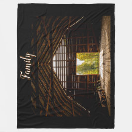 Hayloft of Old Brown Barn med en vy Fleecefilt