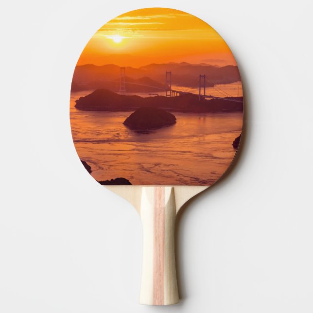 Hazy sunset on Kurushima Kaikyo Bridge and Kurushi Pingisracket (Baksidan)