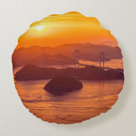 Hazy sunset on Kurushima Kaikyo Bridge and Kurushi Rund Kudde