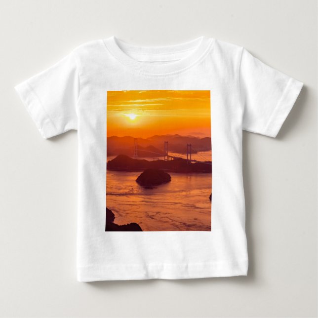 Hazy sunset on Kurushima Kaikyo Bridge and Kurushi T Shirt (Framsida)