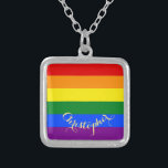 HBT Gay Lesbisk Pride Rainbow Flagga Monogrammad Silverpläterat Halsband<br><div class="desc">Vackra, vibrerande, hbt-gay pride-regnbåge, flagga-färger, färgstarka geometriska rand-mönster, anpassningsbar, personlig, monogrammade, snyggt, UV-resistenta och vattentäta, sterling silver avsluta metall kvadratcharmhalsband i. halsbandet innehåller text i typografiska skript för elegant faux guld. Ange ditt namn / par namn / bröllop datum / monogram / initialer för att anpassa. Gör en underbarare gåva...</div>