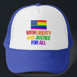 HBT-Höger Regnbåge Amerikanska Flagga Gay pride Truckerkeps<br><div class="desc">HGBTQ-Höger Rainbow Pride American Flagga Design som läser med Liberty and Justice for All. LGBTQ-samfundet förtjänar jämlikhet. Förstå vår konstitution och kräva lika höger för alla som identifierar sig som homosexuella,  bisexuella,  transsexuella,  drottare och transsexuella. Var en allierad och stödja era vänner med politisk aktivism i Förenta staterna.</div>