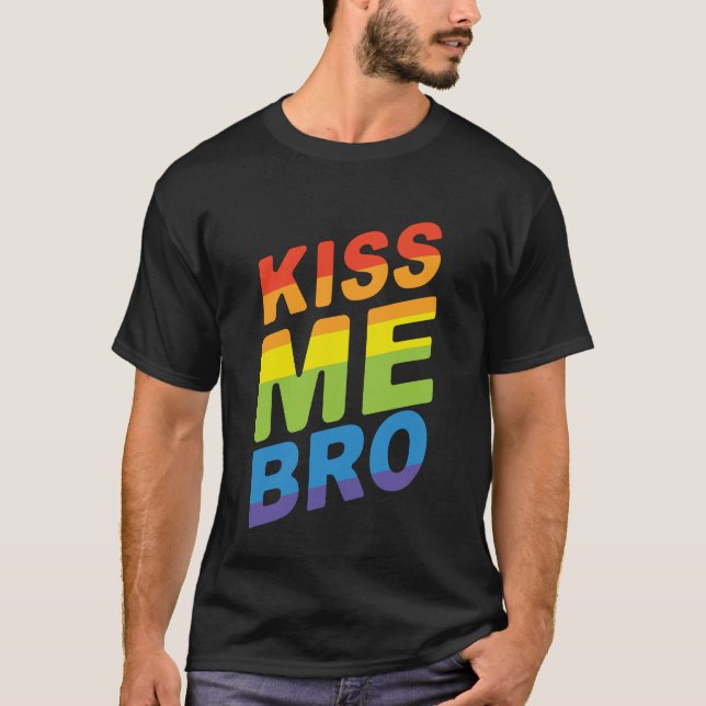 HBT-PRIDET Kiss Me Bro Modern Rainbow Typography T Shirt (Framsida)