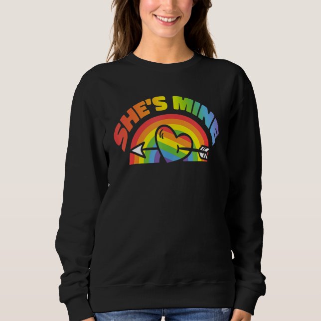 HBTQ Lesbisk Matchande Par Hon Är Min T Shirt (Framsida)