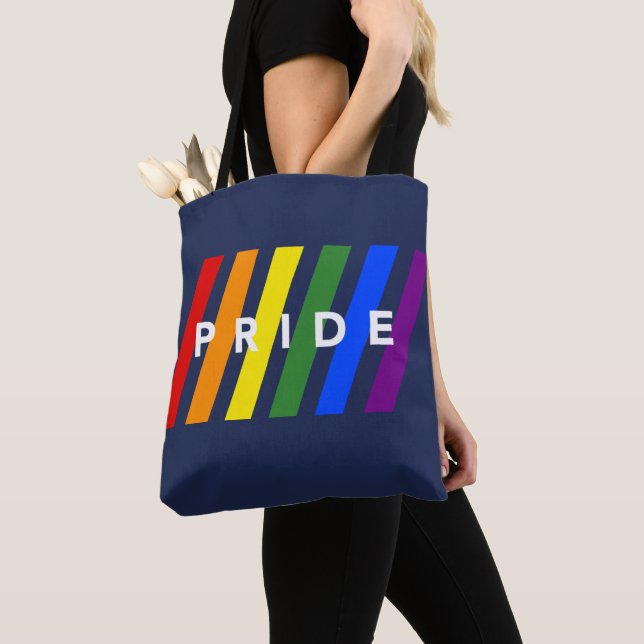 HBTQ STOLTHET Diagonala regnbågsränder på marinblå Tygkasse (Närbild)