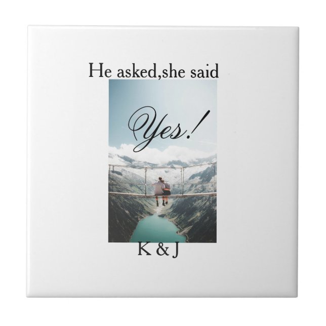 He asked she said yes engagement photo name stylis kakelplatta (Framsidan)
