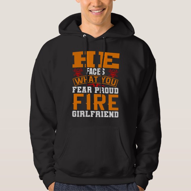 He Faces What You Fear Proud Firefighter Girlfrien Hoodie (Framsida)