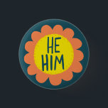 HE/HIM-pronouns Flower-Pride, styrt Knapp<br><div class="desc">Anpassa med den här coolan. Gör en underbar gåva! Du kan anpassa den och även lägga till text. Kolla min butik för mycket mer färg och mönster! Säg till om du vill ha nåt anpassningsbar också.</div>