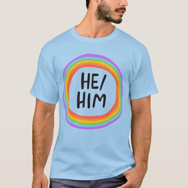 HE/HIM Pronouns Rainbow Circle Colorful T-Shirt (Framsida)