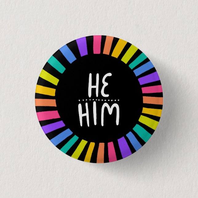 HE/HIM Pronouns Rainbow Handlettered Pride Knapp (Framsida)