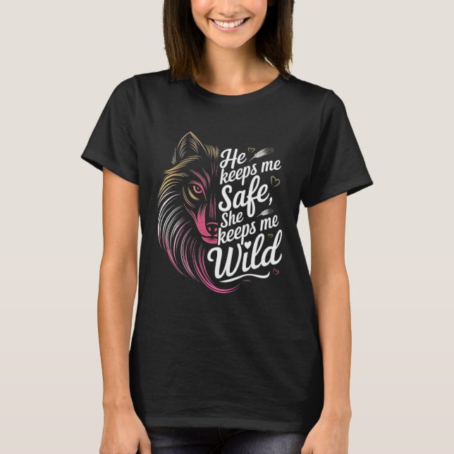 He Keeps Me Safe She Keeps Me Wolf Art Lover Coupl T Shirt (Framsida)
