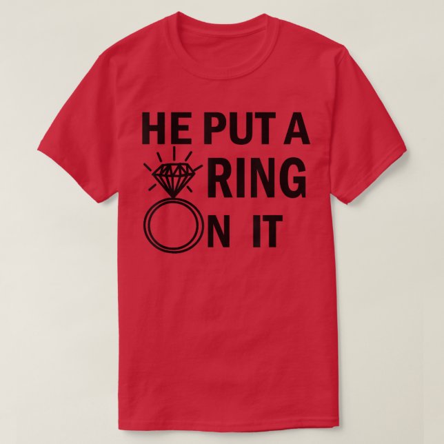He Put a Ring on It Engagement Wedding T Bride to  Shirt (Design framsida)