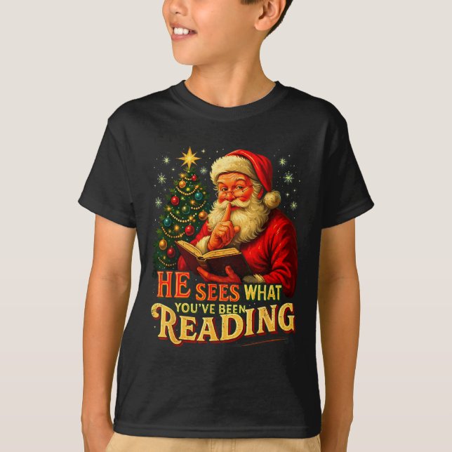 He Sees What You’ve Been Reading Santa Book Lover  T Shirt (Framsida)