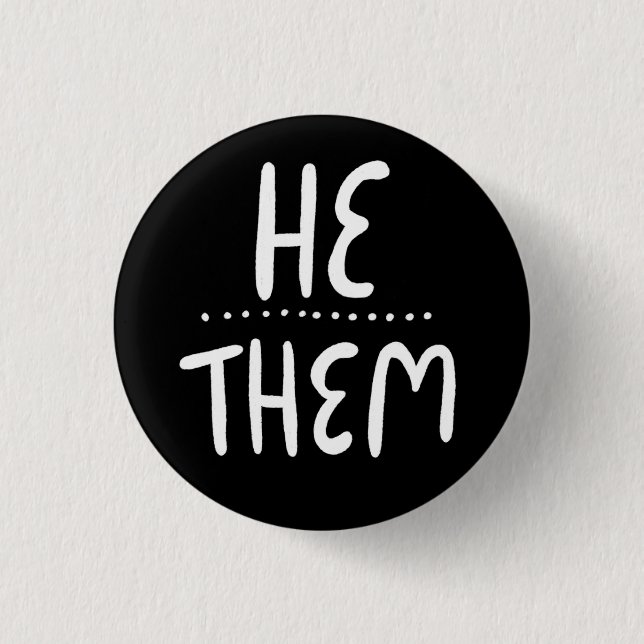 HE/THEM Pronouns Black White Handlettering Minimal Knapp (Framsida)