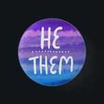 HE/THEM Pronouns Colorful Handlettered Watercolor Knapp<br><div class="desc">Anpassa med den här coolan. Gör en underbar gåva! Du kan anpassa den och även lägga till text. Kolla min butik för mycket mer färg och mönster! Säg till om du vill ha nåt anpassningsbar också.</div>