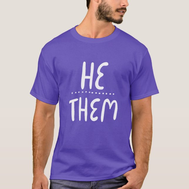 HE/THEM Pronouns Handlettering T-Shirt (Framsida)
