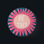 HE/THEY Pronounres Flower-Pride, handskriven Knapp<br><div class="desc">Anpassa med den här coolan. Gör en underbar gåva! Du kan anpassa den och även lägga till text. Kolla min butik för mycket mer färg och mönster! Säg till om du vill ha nåt anpassningsbar också.</div>