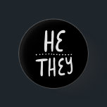 HE/THEY Pronouns-Pridet hanterade minimala Knapp<br><div class="desc">Anpassa med den här coolan. Gör en underbar gåva! Du kan anpassa den och även lägga till text. Kolla min butik för mycket mer färg och mönster! Säg till om du vill ha nåt anpassningsbar också.</div>