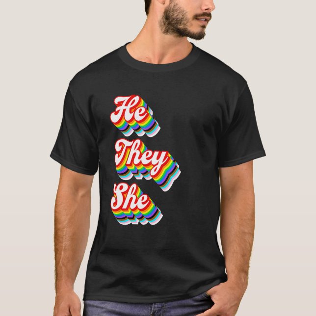 He They She Pronouns LGBTQ Pride Rainbow T Shirt (Framsida)