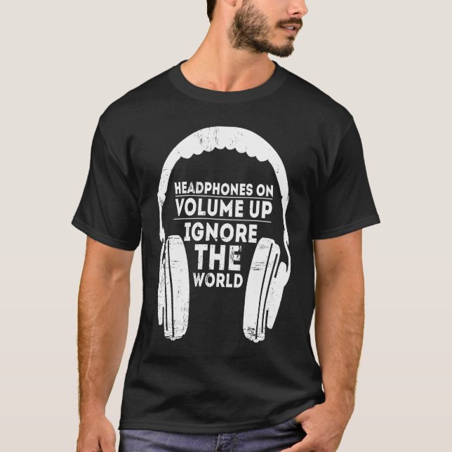 Headphones with louder volume ignore the world t shirt (Framsida)