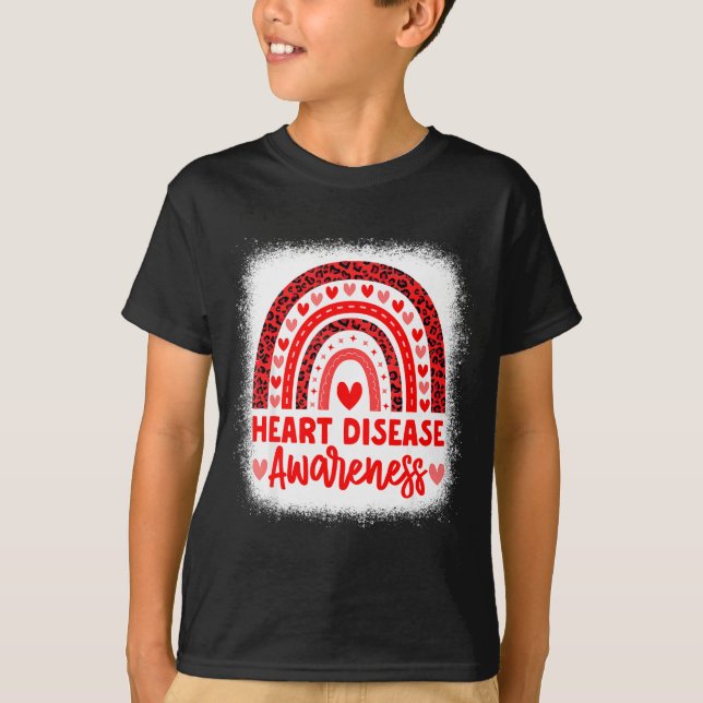 Heart Disease Awareness Heart Month Rainbow Heart  T Shirt (Framsida)