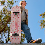 Heart Mönster Redand Rosa Anpassningsbar  Mini Skateboard Bräda 18,5 Cm<br><div class="desc">Anpassa det vackra trendiget chic Red Hjärtat genom att upprepa mönster på rosans utformning med ditt namn i elegant chic typografi. Originalfärgade teckningar av Catherine Sweetman.</div>