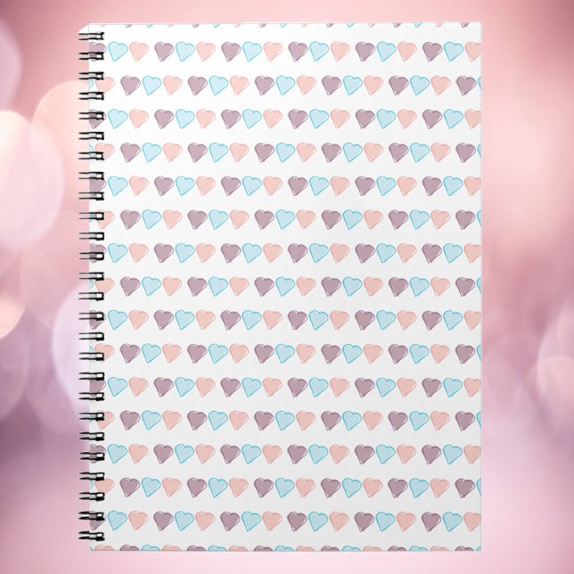 Heart Mönster Rosa Blue Lila Anteckningsbok (A cute notebook with pink, blue and purple hearts)