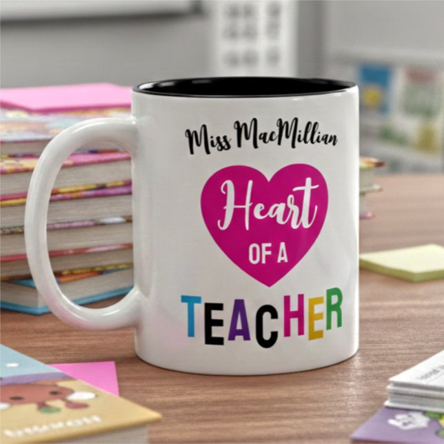 Heart of a Teacher Gift Pink Black Script Två-Tonad Mugg (Skapare uppladdad)