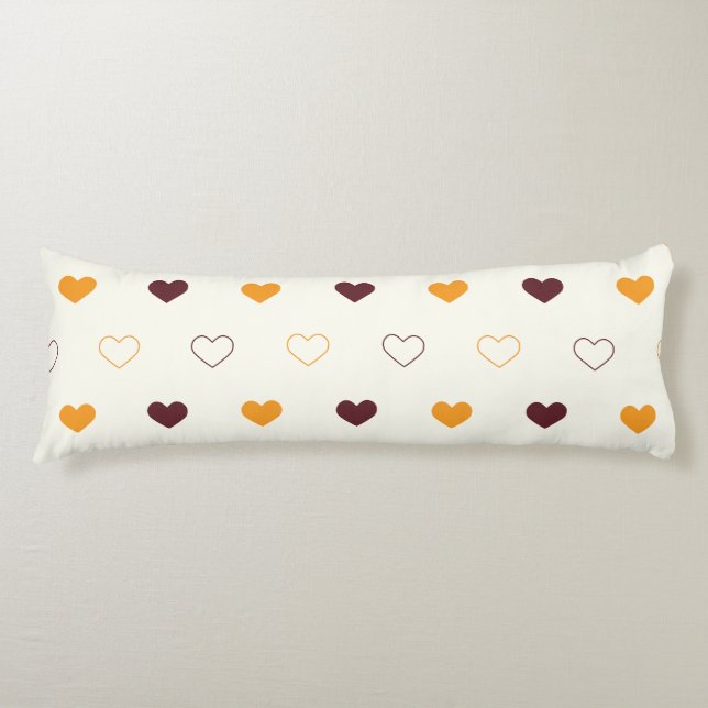 Heart Pattern with Orange & Brown Hearts Kroppskudde (Framsidan)