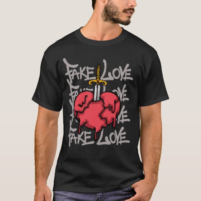 heart pierced by a sword streetwear t shirt (Framsida)