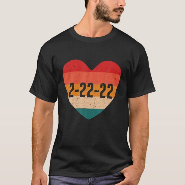 Heart Retro Lycklig Twosday 2022 Februari 2022 - 2 T Shirt (Framsida)