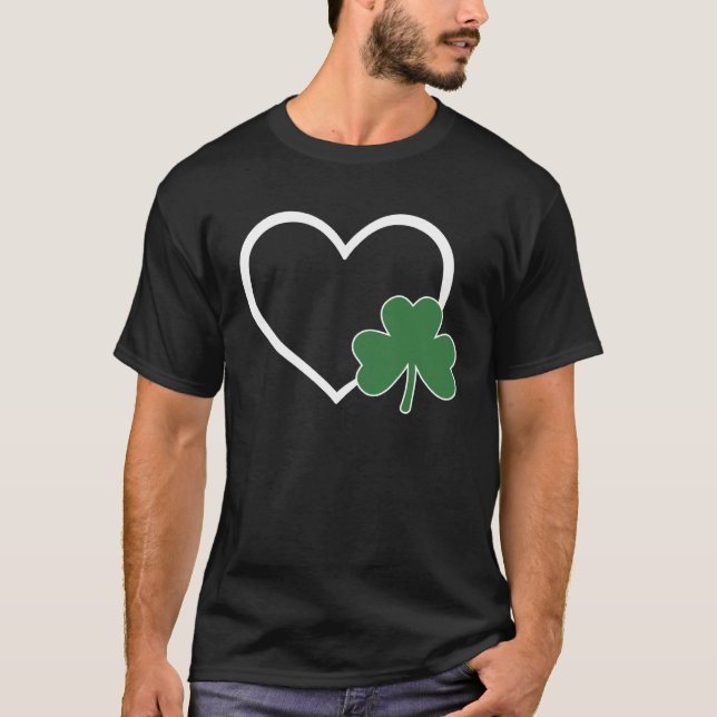 Heart Shamrock Irish Mom Dad Girl  St Patricks Day T Shirt (Framsida)