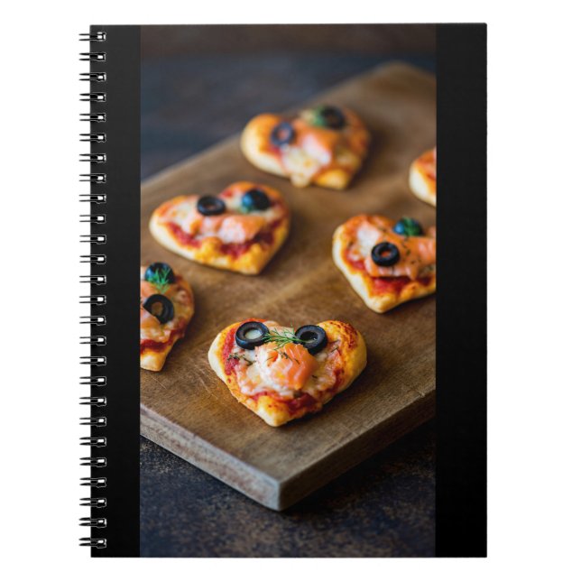 Heart-Shaped Salmon Pizza Bites Anteckningsbok (Framsidan)